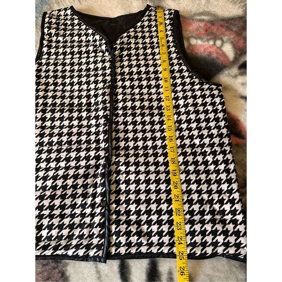 532. HOUNDSTOOTH Reversible BLACK & WHITE VEST - Picture 6 of 8